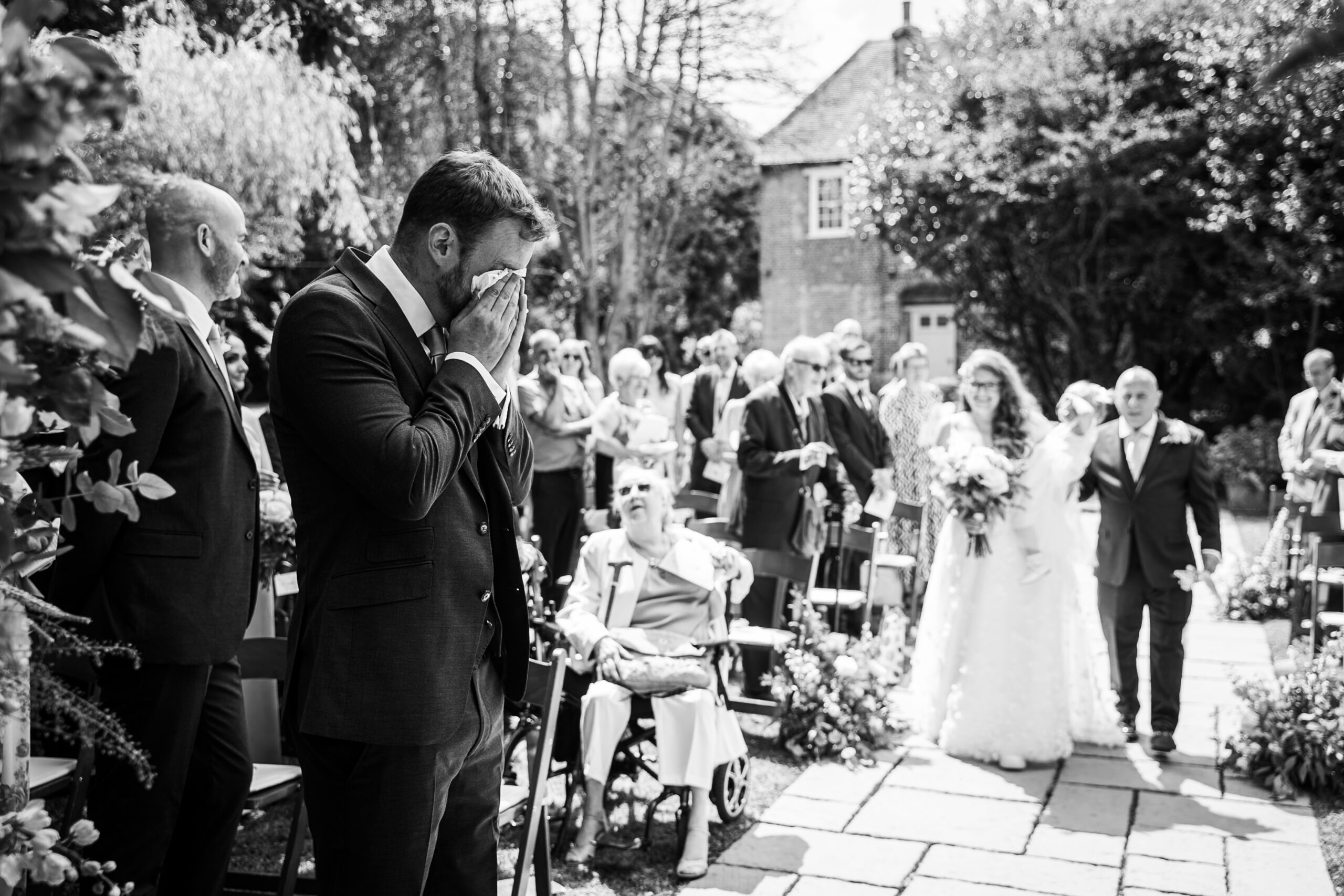 unobtrusive wedding photography